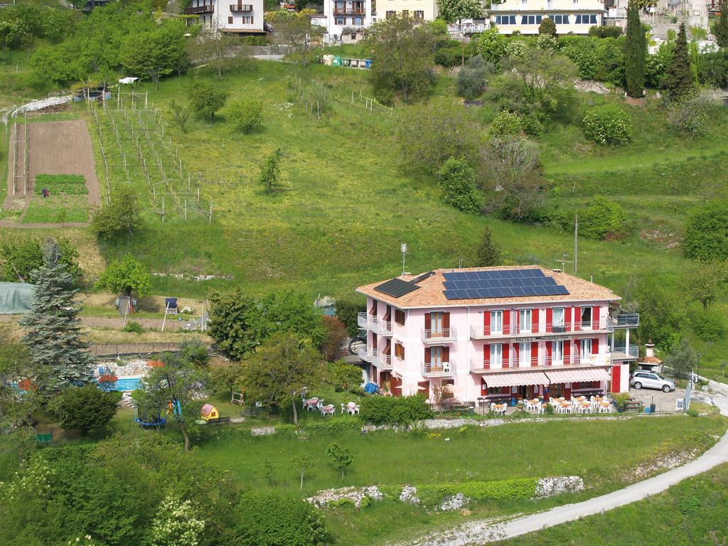 Hotel Rosalpina Riva del Garda Exterior foto