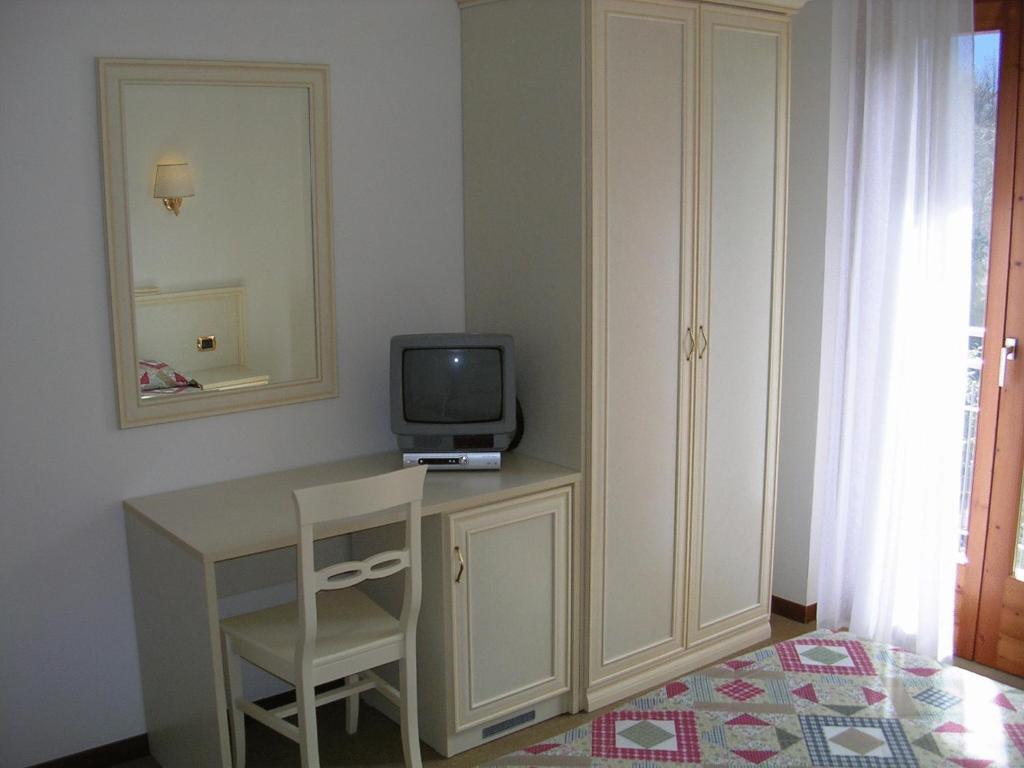 Hotel Rosalpina Riva del Garda Cameră foto